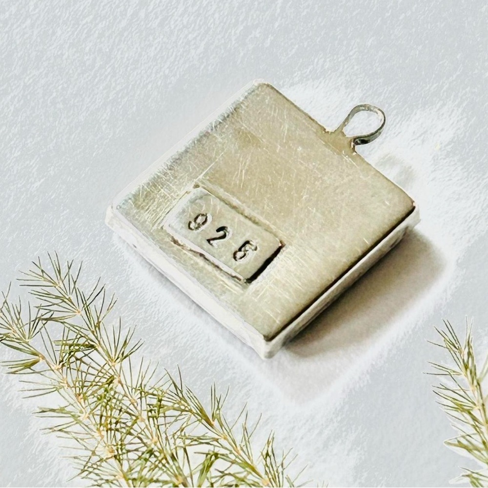 Handcrafted .925 Sterling Silver Vintage Illustration Pendant - Picture 3 of 5